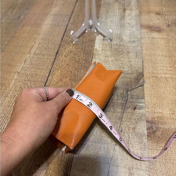 Tory Burch Sunglasses Case - Picture 11 of 12